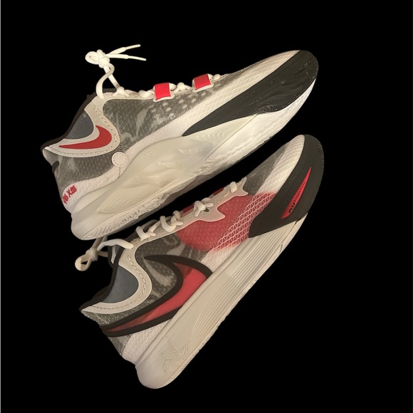 Authentic Nike Kyrie size 11 men’s shoes NIB Retail$189
NEW - Picture 9 of 9